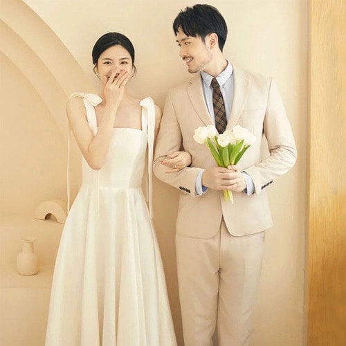 화이트 웨딩드레스 대여, 연말 파티의 필수템으로 추천해요